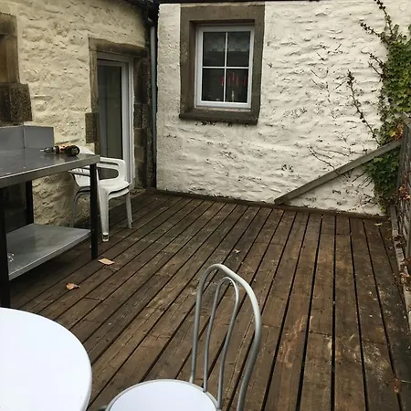 Ingleton M's Apartman *